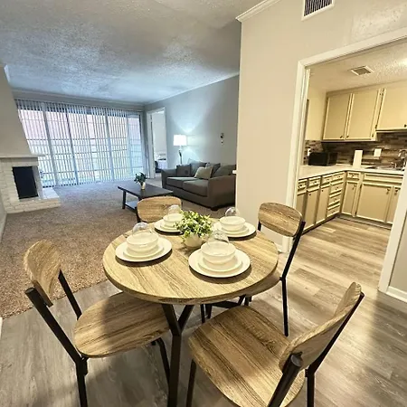 Relaxing Bay Area Stay Near Houston Attractions